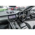 Porsche Macan 2017 > 2024 με εργοστασιακό σύστημα PCM 5.0 (για δεξιοτίμονα μοντέλα). Διατηρεί το εργοστασιακό σύστημα.